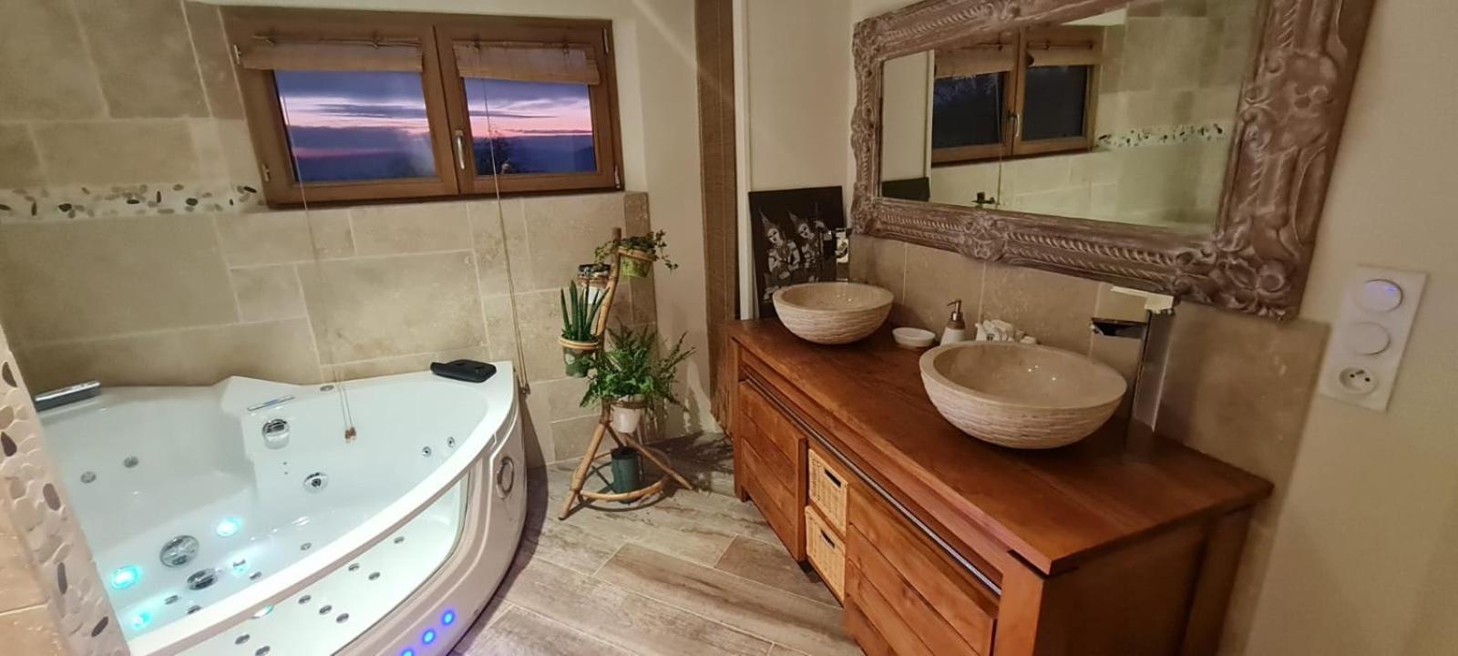 Un Parfum De Thailande, Ressourcement Et Massages Curemonte Exterior foto